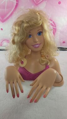 Mattel Just Play 2014 Barbie Deluxe Styling Head Articulated Hands Nails Blonde